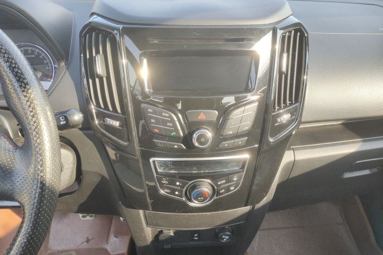 长城M4 2014款 1.5L 手动舒适型中控内饰16