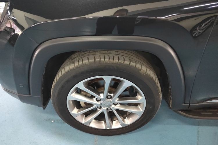 Jeep 大指挥官 2018款 2.0T 两驱进享版 国V车身外观6007