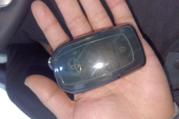 丰田 雷凌 2023款 智能电混双擎 1.8L 豪华版中控内饰11