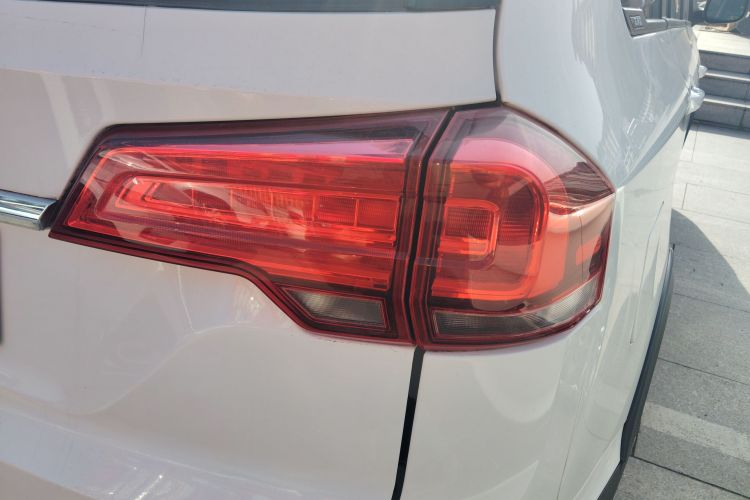 SWM斯威汽车 SWM斯威X3 2020款 1.5L 手动超值型 7座车身外观9