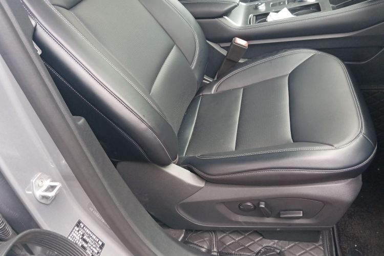 福特 探险者 2024款 2.3T EcoBoost 后驱风尚版 6座局部细节41