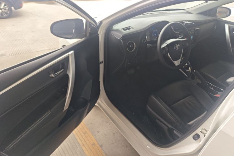 丰田 卡罗拉 2017款 改款双擎 1.8L E-CVT精英版中控内饰20