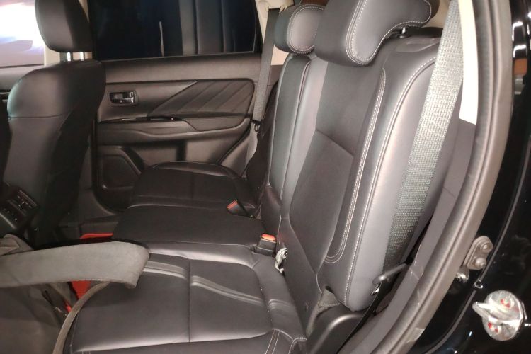 三菱 欧蓝德 2019款 2.0L 两驱畅享版 5座 国VI中控内饰21