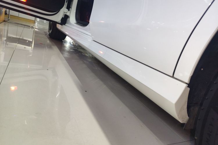 奔驰E级(进口) 2021款 改款 E 260 豪华型运动版局部细节9002