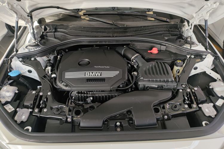 宝马1系 2021款 120i M运动曜夜版机舱底盘24