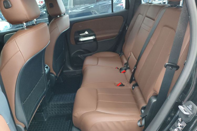 奔驰GLB 2024款 GLB 200 动感型中控内饰21