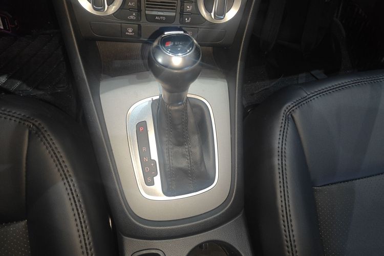 奥迪Q3 2015款 30 TFSI 进取型中控内饰18