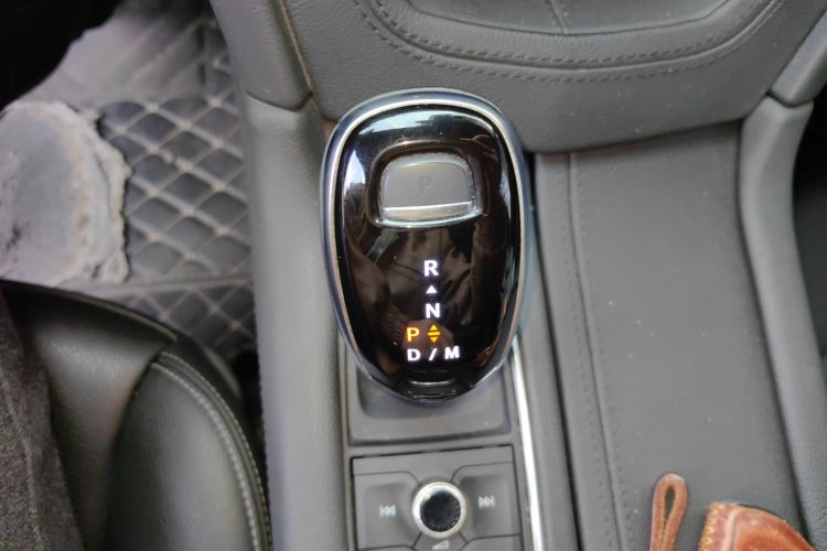 凯迪拉克XT5 2021款 28T 豪华型中控内饰18