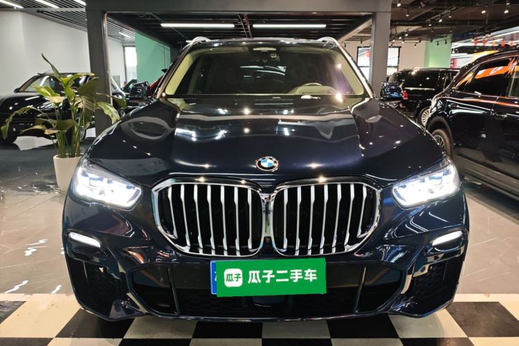 宝马X5(进口) 2021款 改款 xDrive40i 尊享型 M运动套装车身外观2