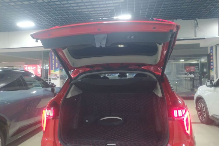 领克01 2017款 2.0T 四驱劲Pro版机舱底盘23