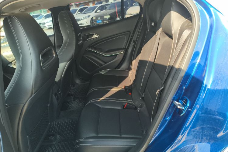 奔驰GLA 2018款 GLA 200 时尚型中控内饰21