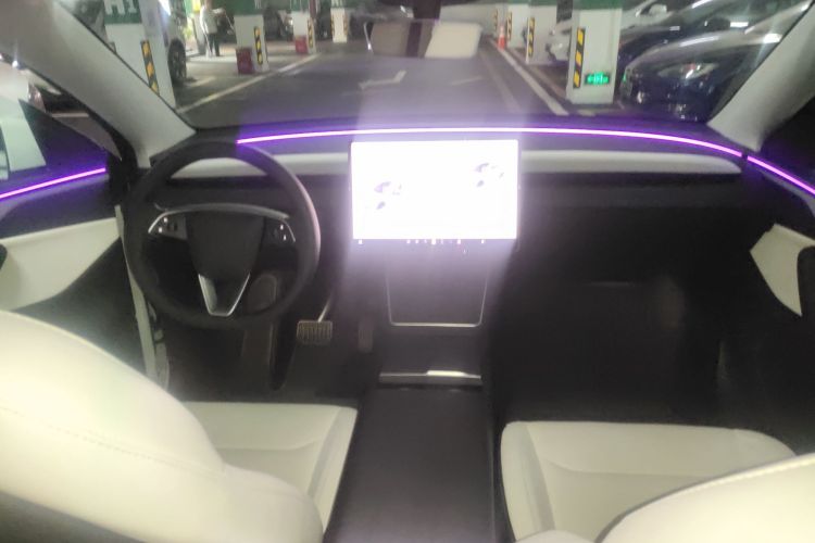 特斯拉 Model Y 2025款 长续航全轮驱动版中控内饰7002