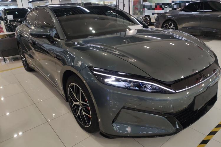 比亚迪 汉L 2025款 DM-p 四驱激光雷达旗舰型车身外观6002