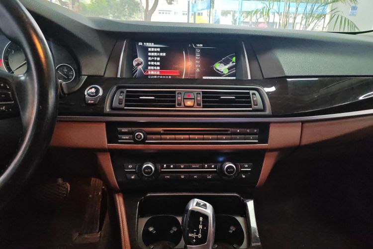 宝马5系 2014款 528Li 领先型中控内饰16