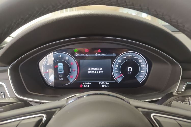 奥迪A4L 2025款 200万辆悦享版 40 TFSI 时尚动感型中控内饰14