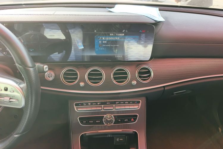 奔驰E级 2020款 E 300 L 运动时尚型中控内饰16