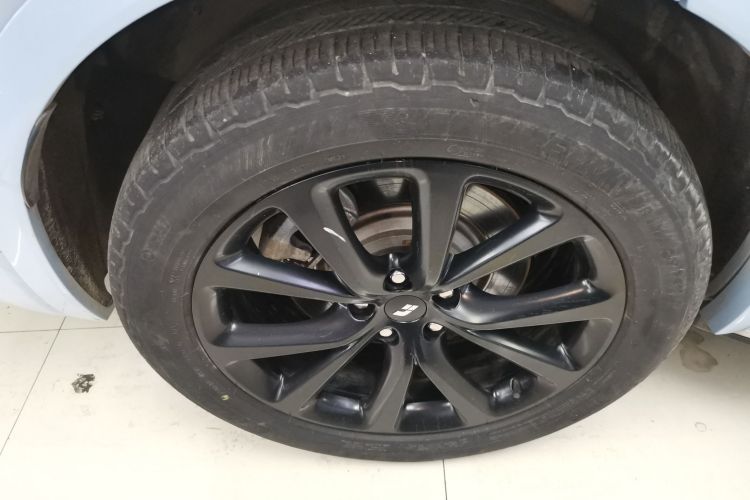 理想汽车 理想ONE 2020款 增程6座版车身外观6008