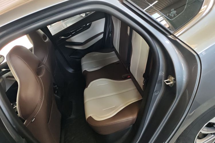 比亚迪 秦PLUS 2024款 荣耀版 DM-i 55KM领先型中控内饰7004