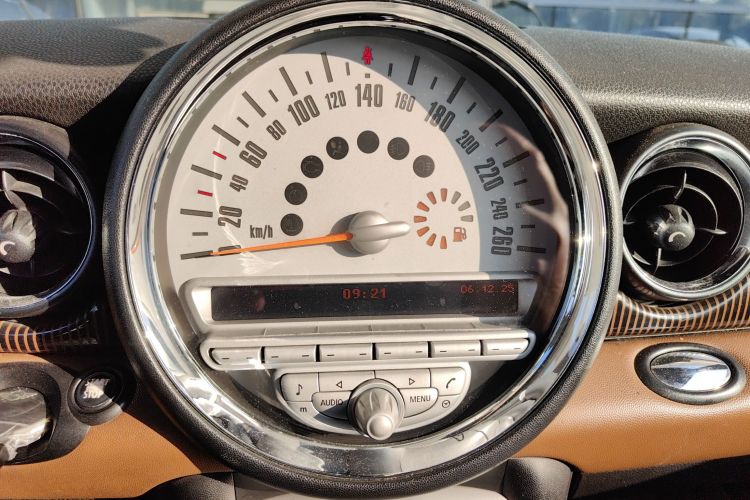 MINI 2010款 1.6L COOPER 50 Mayfair中控内饰14