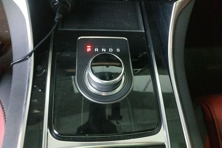 捷豹XE 2018款 2.0T 300PS 四驱R-Sport运动版中控内饰18