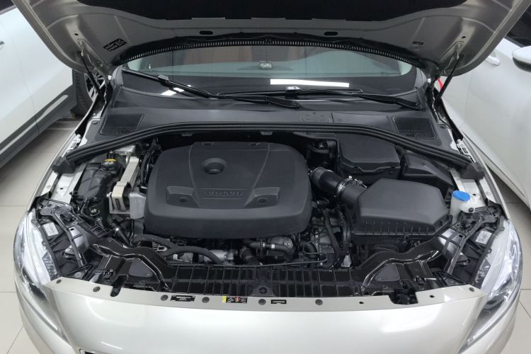 沃尔沃S60 2019款 S60L T5 智远版机舱底盘24