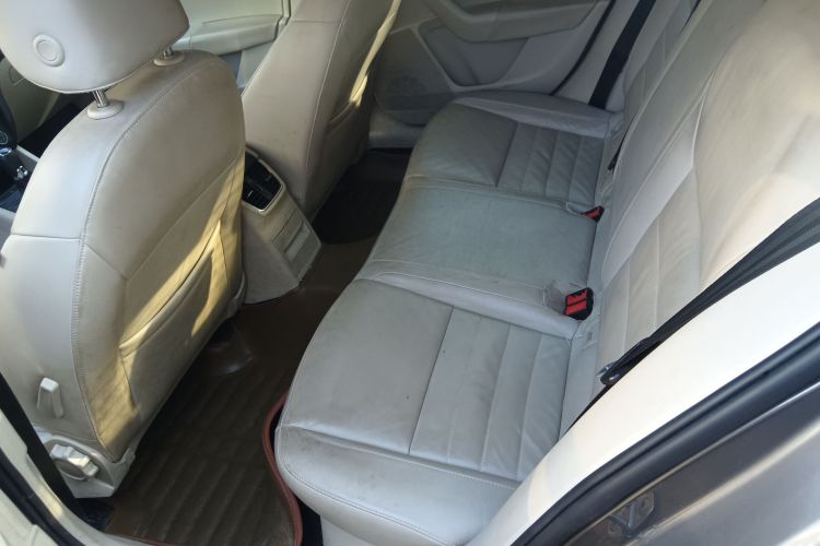 斯柯达 明锐 2015款 1.6L 自动逸俊版中控内饰21