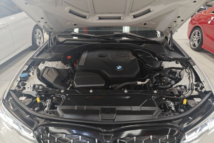 宝马3系 2020款 320i 运动套装机舱底盘24