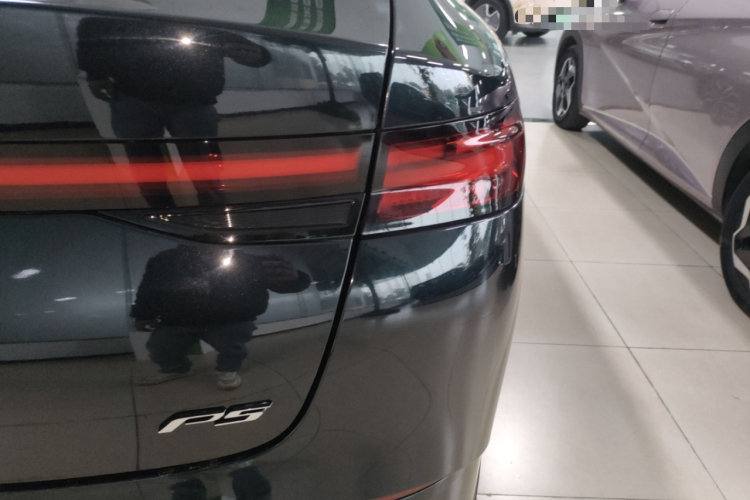 小鹏P5 2024款 500Plus版车身外观9