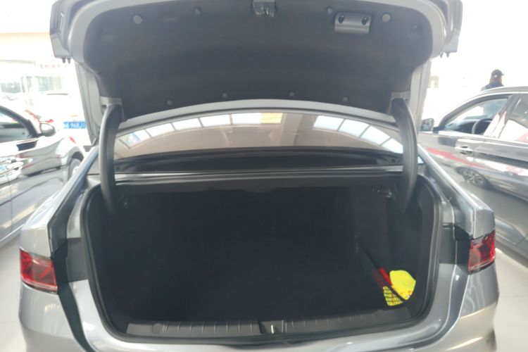 比亚迪 秦PLUS 2024款 荣耀版 DM-i 55KM领先型机舱底盘23