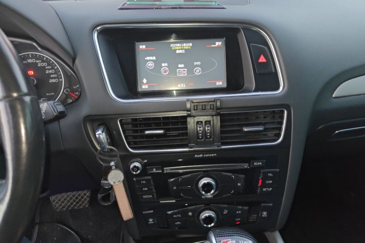 奥迪Q5 2016款 40 TFSI 进取型中控内饰16