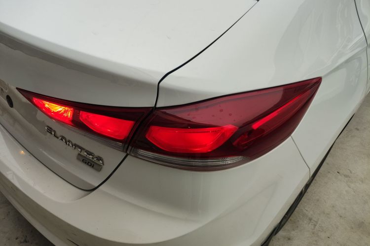 现代 领动 2016款 1.6L 自动智炫·精英型车身外观9