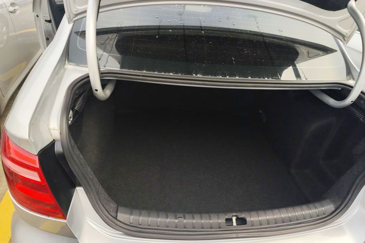 大众 宝来 2015款 质惠版 1.6L 自动时尚型机舱底盘23