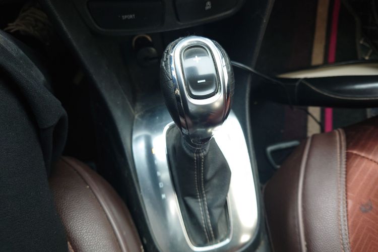 别克 昂科拉 2015款 1.4T 自动两驱都市精英型中控内饰18