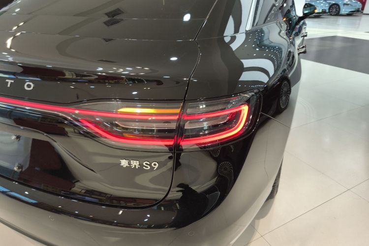 鸿蒙智行 享界S9 2024款 纯电 Ultra 四驱旗舰版车身外观9