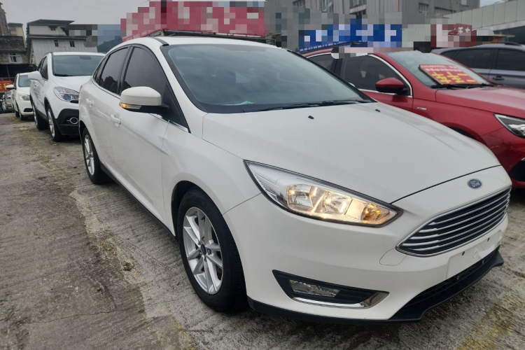 福特 福克斯 2015款 三厢 EcoBoost 180 自动精英型车身外观3