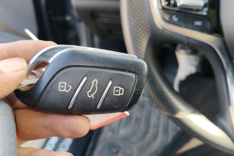 荣威i6 MAX新能源 2023款 EV 500天幕大客户版中控内饰11