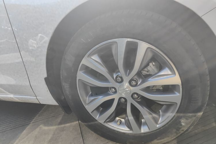 别克 英朗 2021款 改款 1.3T 自动轻混动精英型车身外观10