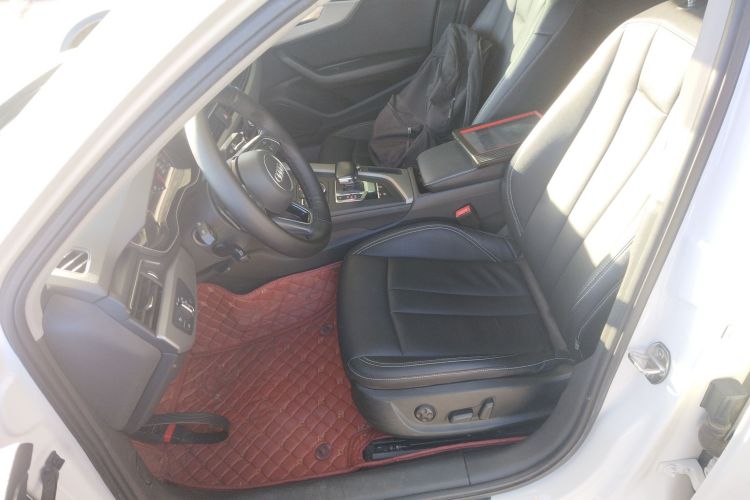 奥迪A4L 2018款 30周年年型 40 TFSI 进取型局部细节19