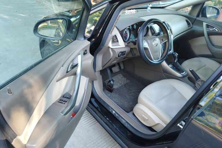 别克 英朗 2013款 GT 1.6L 自动时尚版中控内饰20