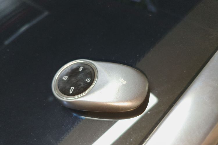 哪吒汽车 哪吒S猎装 2024款 增程300 标准版中控内饰11