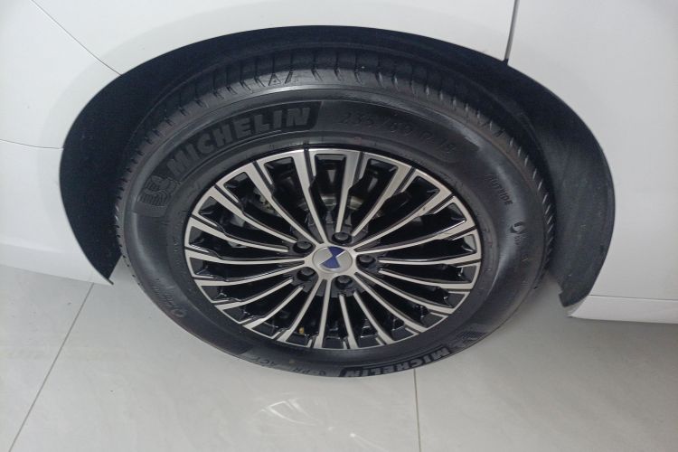 腾势D9 2022款 DM-i 1040 尊贵型车身外观6003