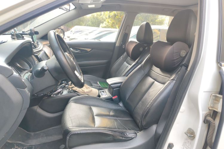 日产 奇骏 2019款 2.0L CVT智联舒适版 2WD中控内饰19