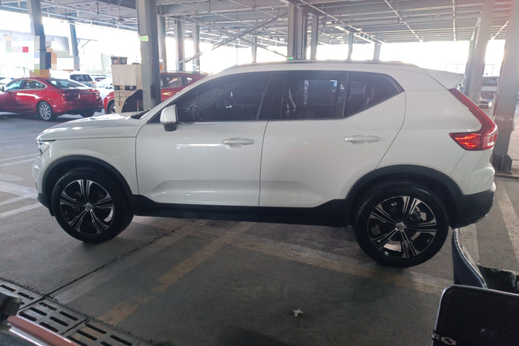 沃尔沃XC40 2020款 T4 四驱智远豪华版车身外观4