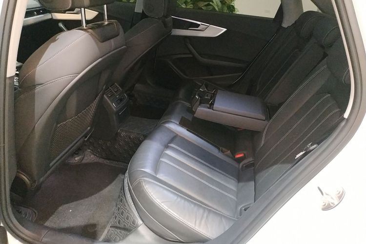 奥迪A4L 2022款 40 TFSI 豪华动感型中控内饰21