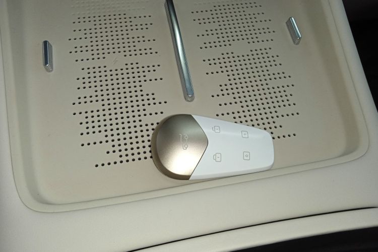 岚图汽车 岚图FREE 2025款 FREE+ 四驱乾崑版中控内饰11