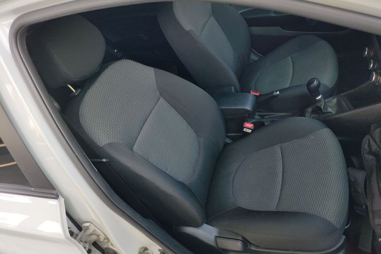 现代 瑞纳 2020款 1.4L 手动GL焕新版局部细节41