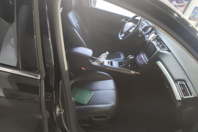 标致408 2015款 1.2T 自动豪华版局部细节41