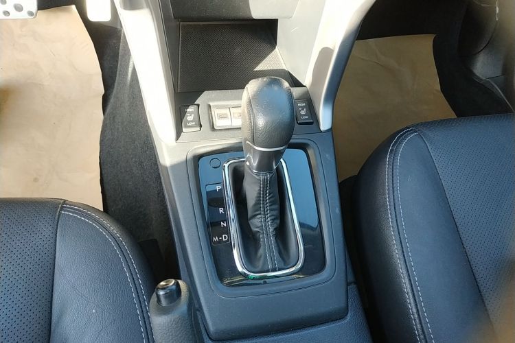 斯巴鲁 森林人 2015款 2.0i 特装纪念版中控内饰18