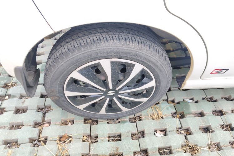 铃木 奥拓 2013款 改款 1.0L 手动舒适型车身外观6008