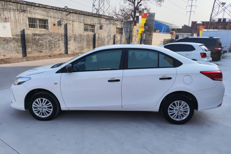 丰田 威驰 2017款 1.3L 手动前行版车身外观4